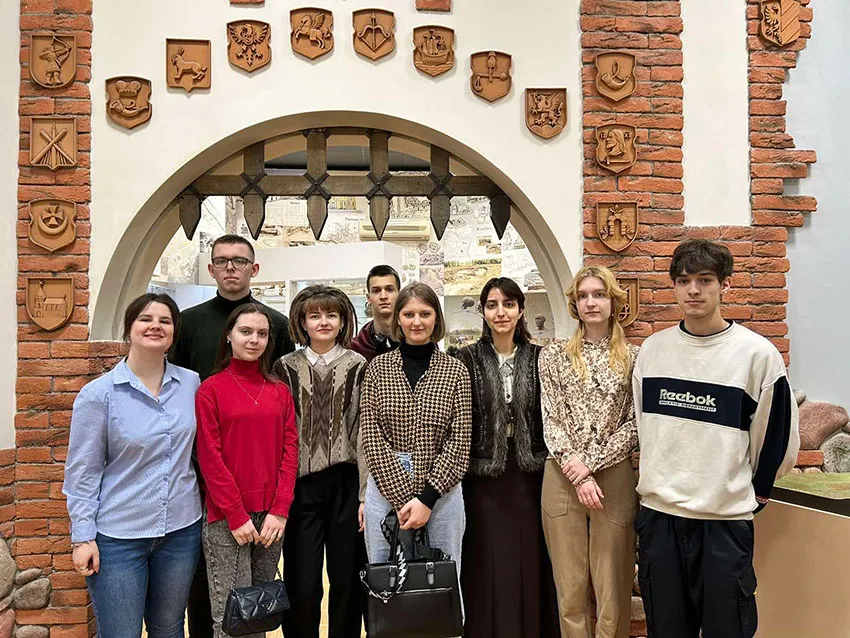 Будущие врачи побывали на экскурсии в Институте истории