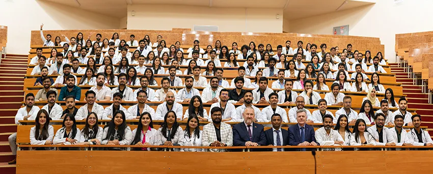 Торжественная фотосъёмка White Coats с выпускниками из Индии и Шри-Ланки