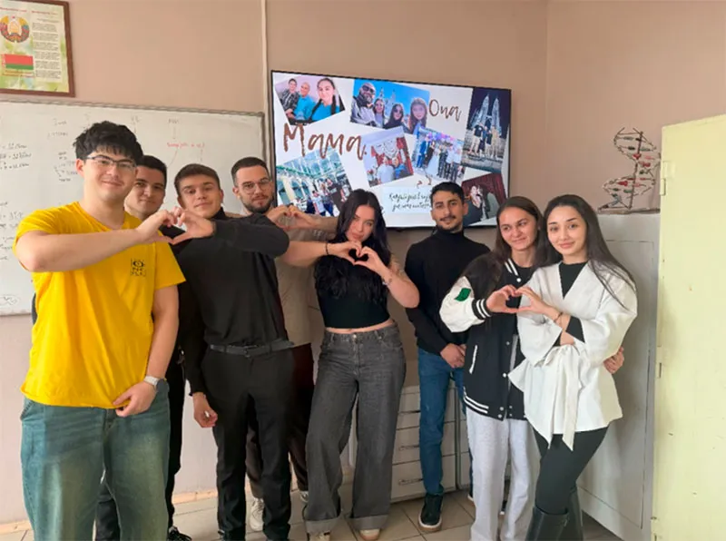 Кураторский час "Неделя родительской любви": тепло семейных историй в международной компании