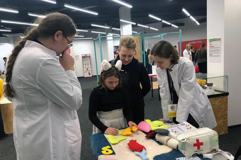 Мастер-класс от волонтерского отряда «Первая помощь» на дне рождения музея наук «Квантум»