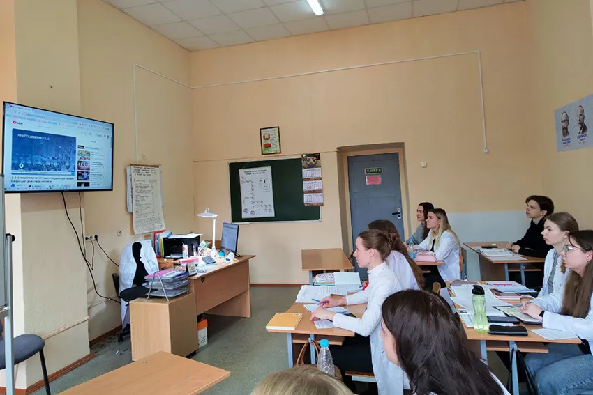 Сотрудники и преподаватели кафедры радиационной медицины и экологии, студенты учебных групп медико-профилактического факультета присоединились к прямой телетрансляции церемонии вступления в должность Президента Республики Беларусь Александра Григорьевича 