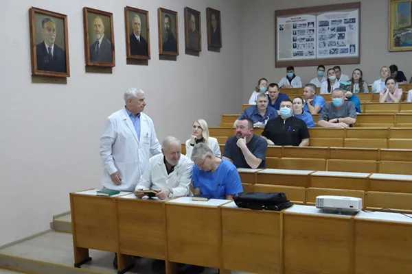 Выступает профессор Г.Г.Кондратенко