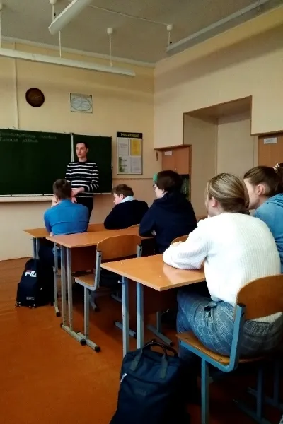 На снимке – учащиеся 9 класса во время информационного часа