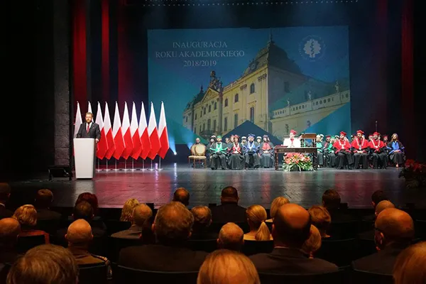 Торжественная инаугурация нового академического года 2018/2019 в Медицинском университете Белостока. Выступает Министр здравоохранения Республики Польша Лукаш Шумовски.