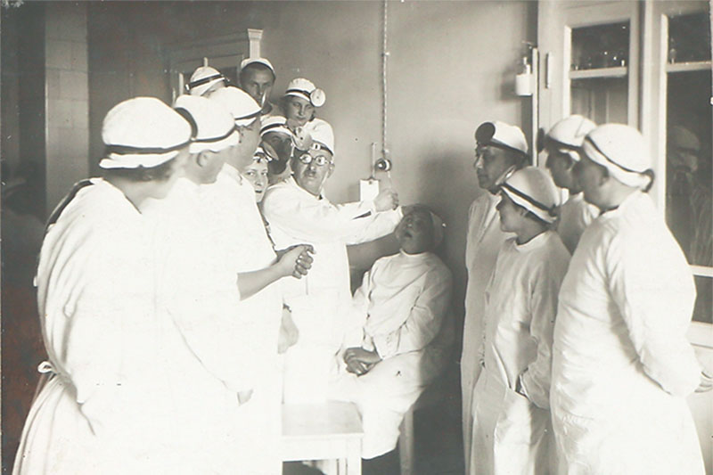 1925 слайд 2 Организована кафедра болезней уха, горла, носа медицинского факультета БГУ