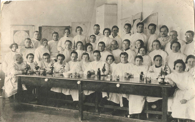 1923 слайд 3 Организована кафедра микробиологии медицинского факульте
