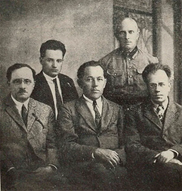 1921 слайд 2 Правлением БГУ утвержден первый состав деканата... 1921 слайд 2 Правлением БГУ утвержден первый состав деканата...