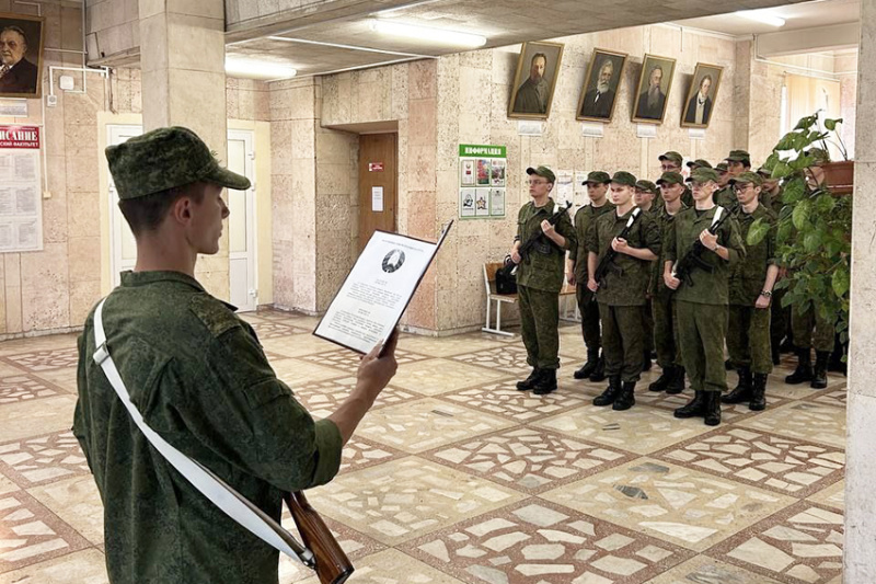 Принятие военной присяги на верность народу Республики Беларусь Принятие военной присяги на верность народу Республики Беларусь
