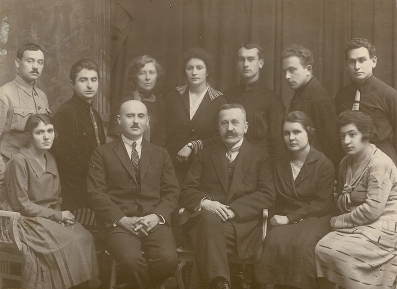1923 слайд 9 Организована кафедра кожных и венерических болезней медицинского факультета БГУ 1923 слайд 9 Организована кафедра кожных и венерических болезней медицинского факультета БГУ